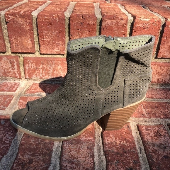 RUE 21 Peep Toe Booties Size 7/8 Olive Suede Laser Cut - Picture 10 of 12